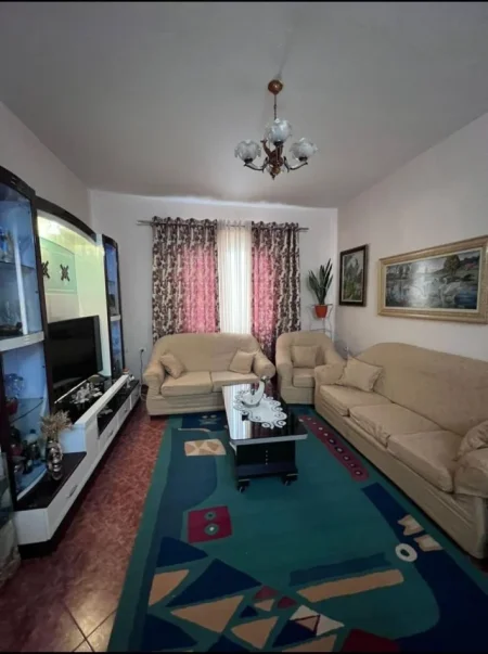 Tirane, jepet me qera apartament 2+1+Aneks+Ballkon Kati 1, 120 m² 460 € (Spitali Ushtarak)