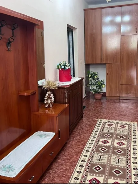 Tirane, jepet me qera apartament 2+1+Aneks+Ballkon Kati 1, 120 m² 460 € (Spitali Ushtarak)