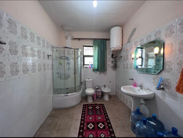 Tirane, jepet me qera apartament 2+1+Aneks+Ballkon Kati 1, 120 m² 460 € (Spitali Ushtarak)