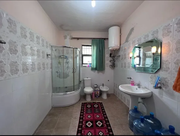Tirane, jepet me qera apartament 2+1+Aneks+Ballkon Kati 1, 120 m² 460 € (Spitali Ushtarak)