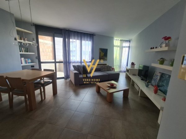 Tirane, jepet me qera apartament 1+1+Ballkon Kati 7, 66 m² 700 € (BLLOKU)
