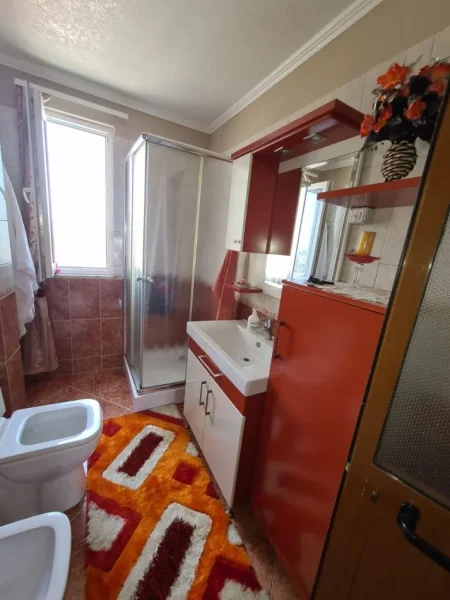 !!!! SUPER CMIM !!!  Ofrohet per shitje Super Apartament 2+1 ne zone e plazhit ne Durres, prane Ilirias