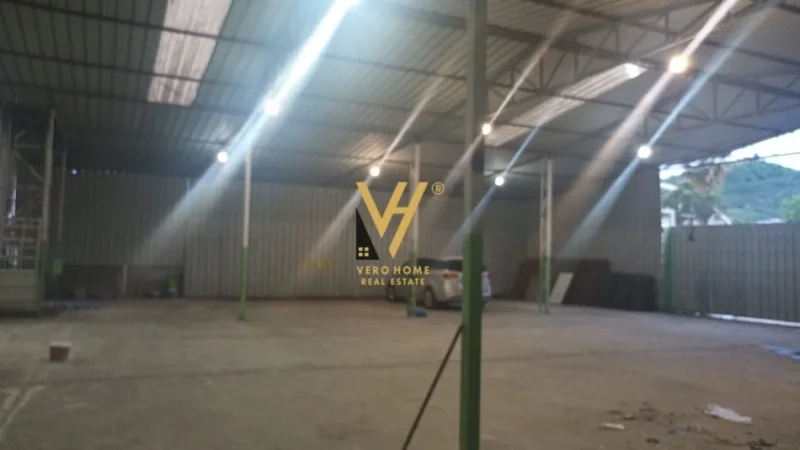 Tirane, jepet me qera magazine Kati 0, 1.500 m² 6.000 € (AKSIN TIRANE- DURRES)