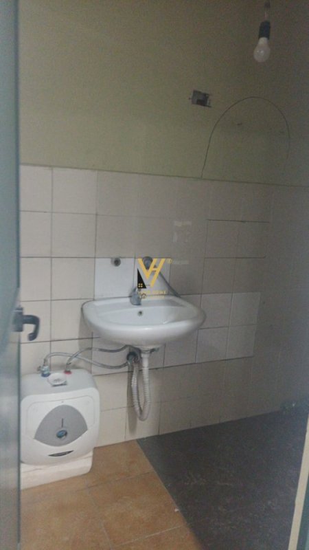 Tirane, jepet me qera magazine Kati 0, 1.500 m² 6.000 € (AKSIN TIRANE- DURRES)