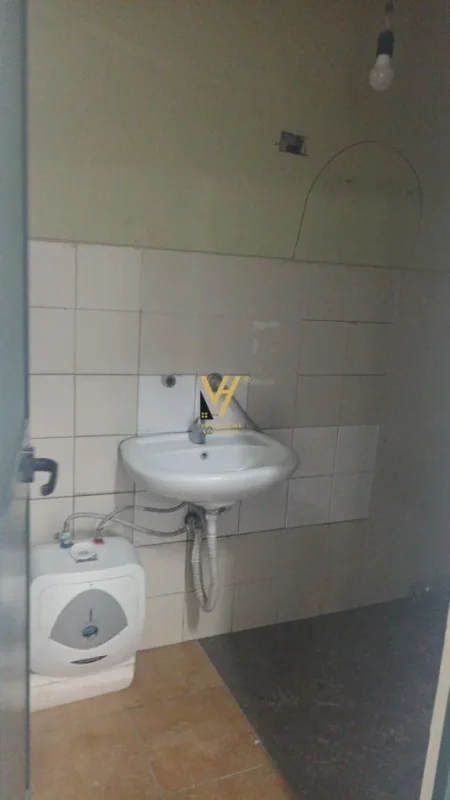 Tirane, jepet me qera magazine Kati 0, 1.500 m² 6.000 € (AKSIN TIRANE- DURRES)