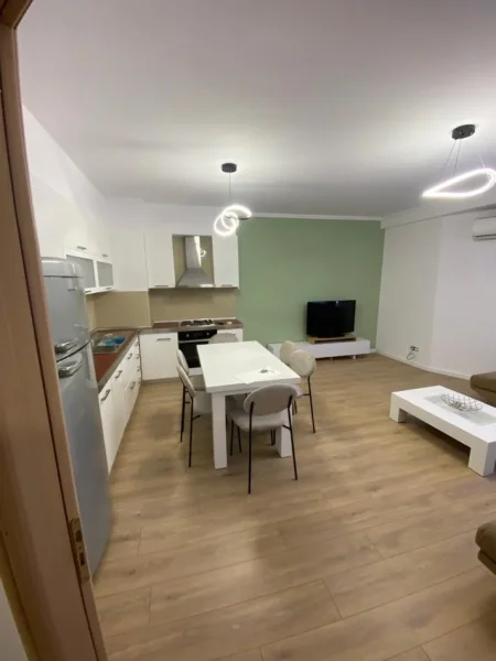 Tirane, jepet me qera apartament 2+1 Kati 6, 110 m² 550 € (yzberisht)