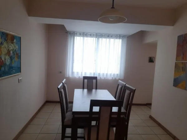 Tirane, jepet me qera apartament 3+1+Ballkon Kati 6, 110 m² 700 € (VASIL SHANTO)