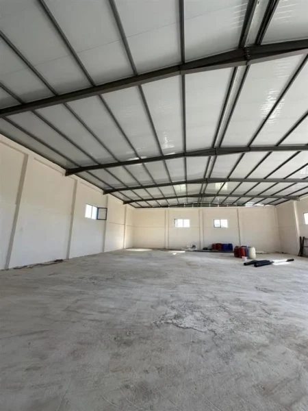 Tirane, jepet me qera magazine Kati 0, 500 m² 2.000 € (Prush)