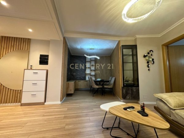 Tirane, shitet apartament 2+1+Ballkon Kati 9, 112 m² 235.000 € (myslym shyri)