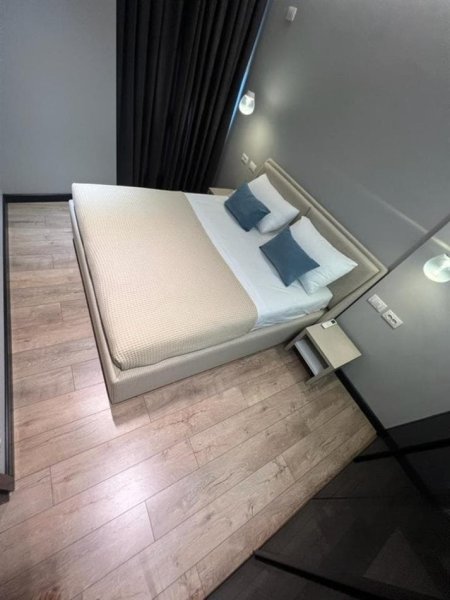 Tirane, jepet me qera apartament 2+1+Ballkon Kati 4, 100 m² 1.450 € (rruga e barrikadave)