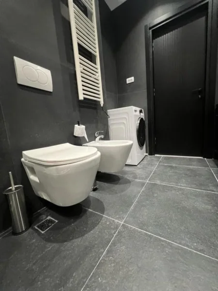 Tirane, jepet me qera apartament 2+1+Ballkon Kati 4, 70 m² 1.300 € (rruga e barrikadave)