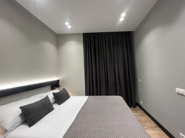 Tirane, jepet me qera apartament 2+1+Ballkon Kati 4, 100 m² 1.450 € (rruga e barrikadave)