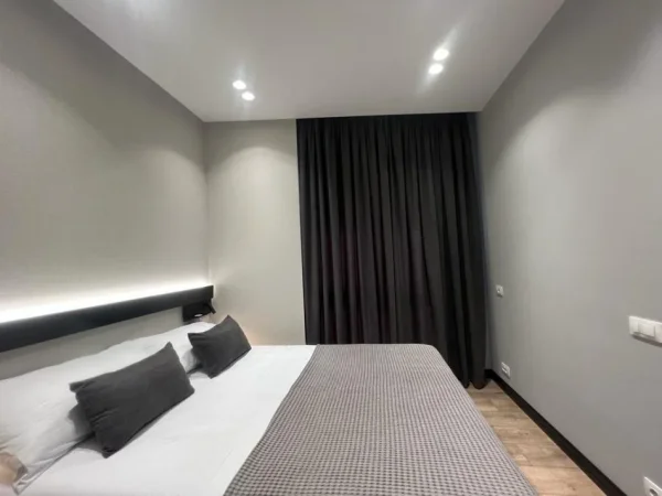 Tirane, jepet me qera apartament 2+1+Ballkon Kati 4, 70 m² 1.300 € (rruga e barrikadave)