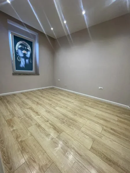 Tirane, jepet me qera apartament 2+1 Kati 1, 63 m² 700 € (Stadiumi Dinamo,Rruga Sulejman Delvina)