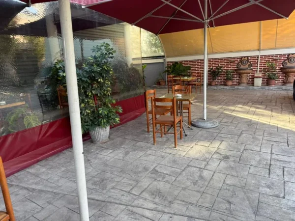 Tirane, jepet me qera ambjent biznesi Kati 1, 500 m² 3.500 € (Rruga Petrit Radovicka)