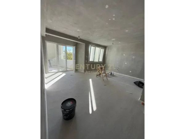 Tirane, jepet me qera apartament 2+1 Kati 2, 96 m² 450 € 