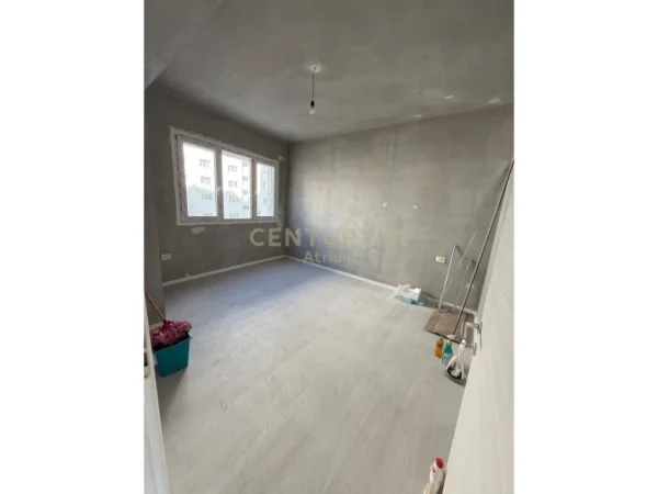 Tirane, jepet me qera apartament 2+1 Kati 2, 96 m² 450 € 