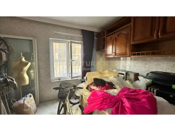Tirane, jap me qera apartament 2+1 Kati 1, 450 € 