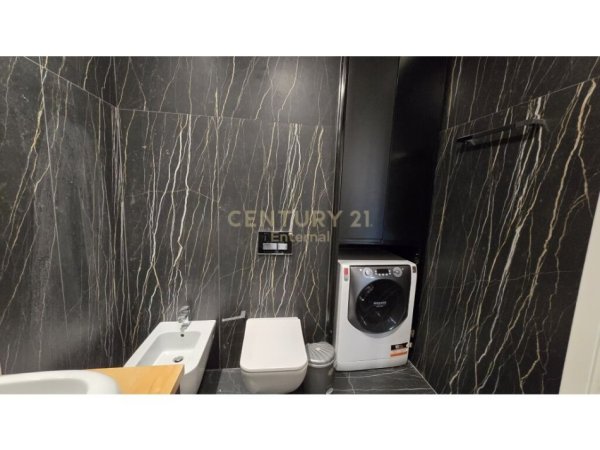 Tirane, jepet me qera apartament 2+1 , 128 m² 1.800 € 