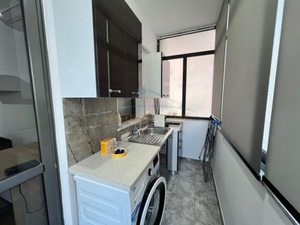 Tirane, jepet me qera garsonier 1+1 Kati 2, 40 m² 550 € (Rr. &quot;Perlat Rexhepi&quot;, Bllok)
