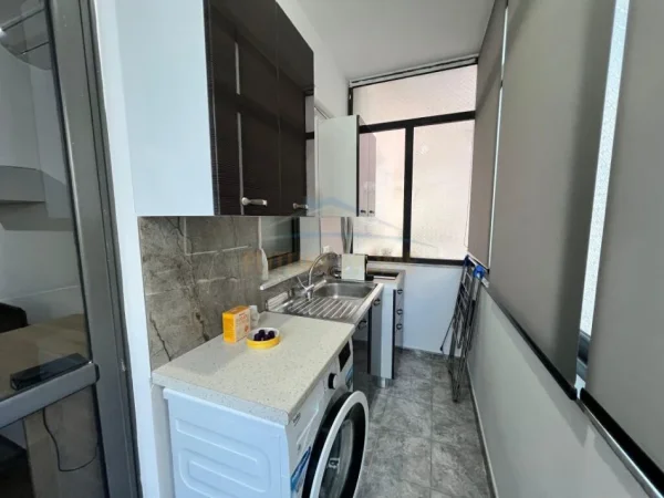 Tirane, jepet me qera garsonier 1+1 Kati 2, 40 m² 550 € (Rr. "Perlat Rexhepi", Bllok)
