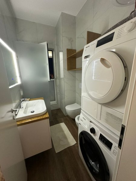 Tirane, jepet me qera apartament 1+1 Kati 5, 60 m² 600 €
