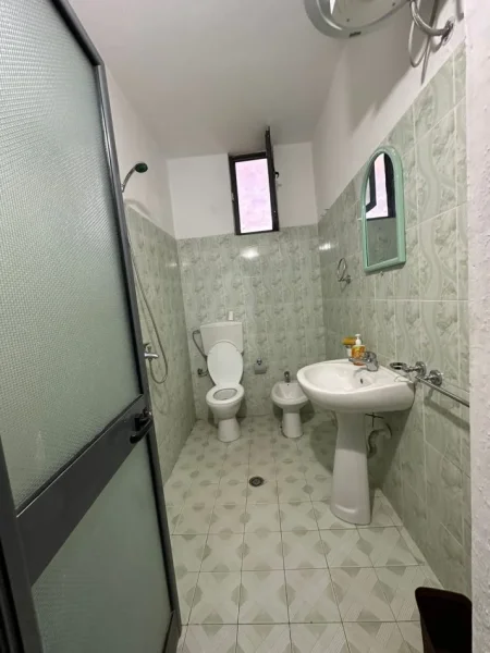 Durres, shitet apartament 1+1+Ballkon Kati 2, 54 m² 50.000 € (Golem)