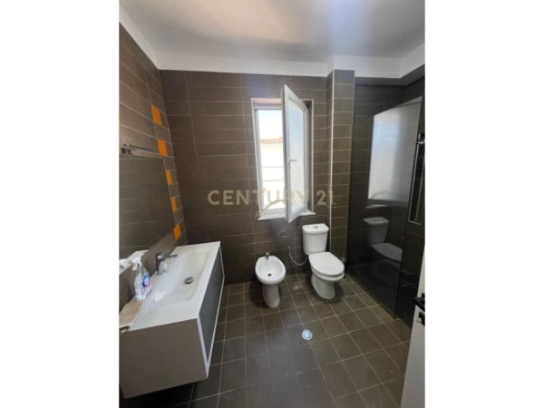 Tirane, shes apartament 2+1+2+POST PARKIMI , 102 m² 230.000 € (Kopshti Botanik Zoologjik)