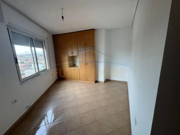 Tirane, jepet me qera apartament 2+1+Ballkon Kati 7, 92 m² 450 € (Selvia)