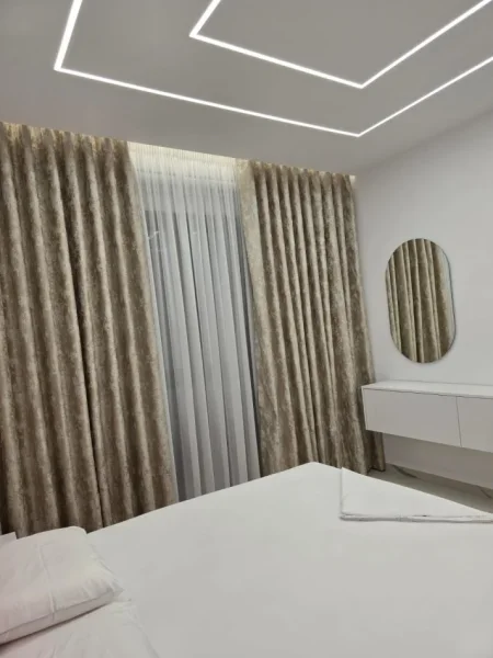 Tirane, jepet me qera apartament 1+1+Ballkon Kati 5, 75 m² 600 € (Kodra Diellit 1 ( Tek ish Universitet New Yourk))