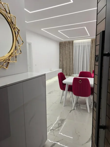 Tirane, jepet me qera apartament 1+1+Ballkon Kati 5, 75 m² 600 € (Kodra Diellit 1 ( Tek ish Universitet New Yourk))