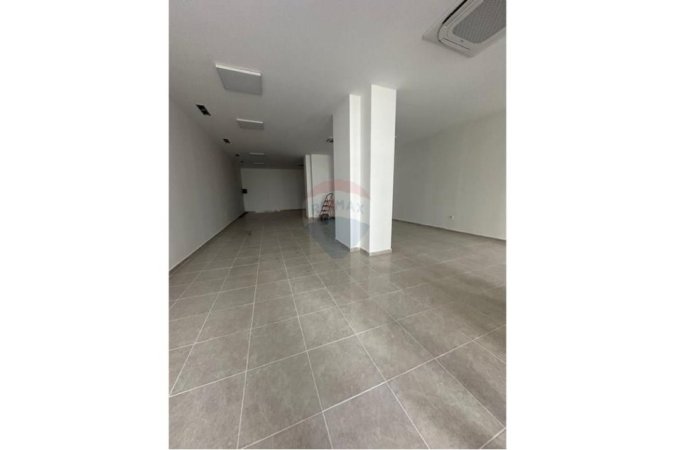 Tirane, jepet me qera dyqan Kati 0, 125 m² 1.000 € (ISH FUSHA E AVIACIONIT)