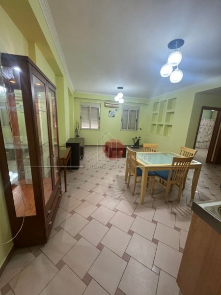Tirane, jepet me qera apartament 2+1 Kati 2, 74 m² 600 € (Rruga e Durresit)