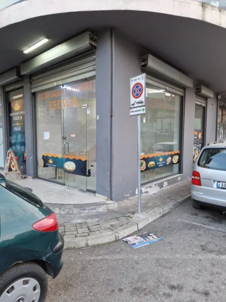 Tirane, jepet me qera dyqan Kati 0, 45 m² 400 € (Rruga Gjon Buzuku, mbrapa Viles Gold!)