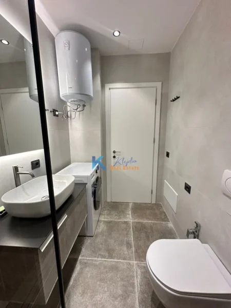 Tirane, jap me qera apartament 1+1+Ballkon Kati 6, 75 m² 500 € (Yzberish)