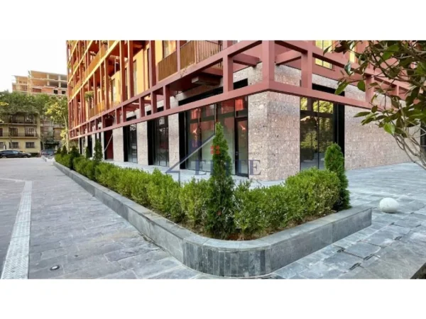 Tirane, jepet me qera ambjent biznesi Kati 2, 230 m² 4.150 € (Tirana Graden Building)