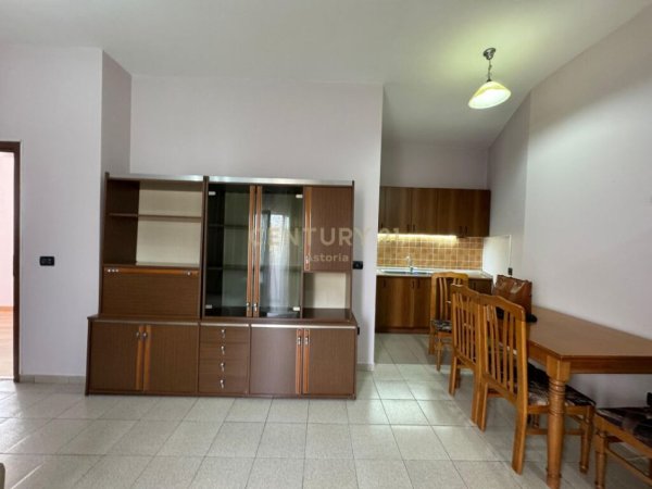 Tirane, jepet me qera apartament 2+1 Kati 2, 89 m² 500 € (rruga ali demi)
