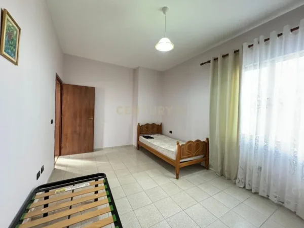 Tirane, jepet me qera apartament 2+1 Kati 2, 89 m² 500 € (rruga ali demi)