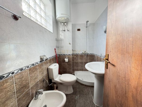 Tirane, jepet me qera apartament 2+1 Kati 2, 89 m² 500 € (rruga ali demi)