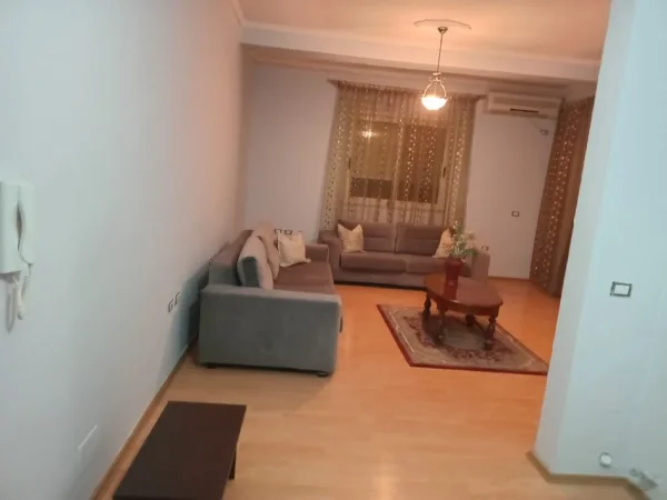 Tirane, jepet me qera apartament 1+1+Aneks+Ballkon Kati 5, 81 m² 400 € (fresk)