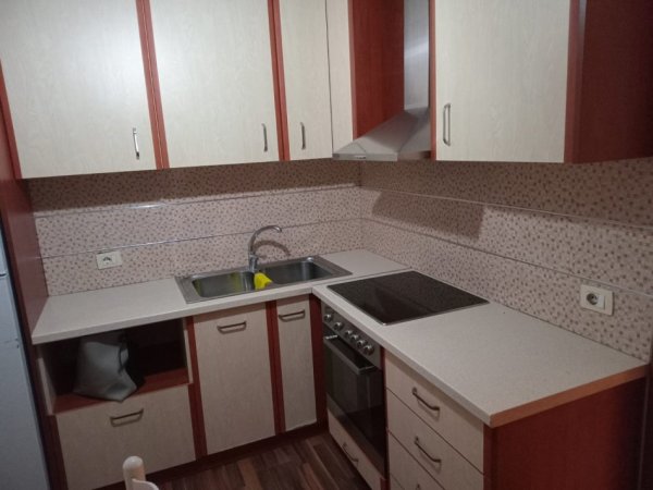 Tirane, jepet me qera apartament 1+1+Aneks+Ballkon Kati 5, 81 m² 400 € (fresk)