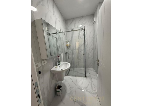 Tirane, jepet me qera apartament 2+1+Ballkon Kati 5, 90 m² 1.000 € (rruga sami frasheri)