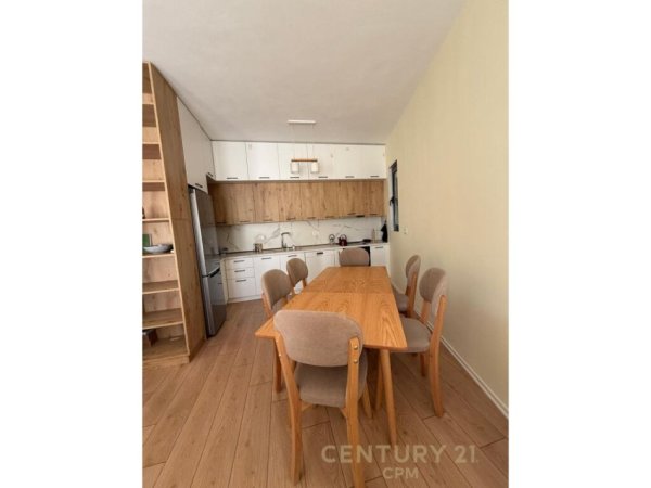 Tirane, jepet me qera apartament 2+1+Ballkon Kati 5, 90 m² 1.000 € (rruga sami frasheri)