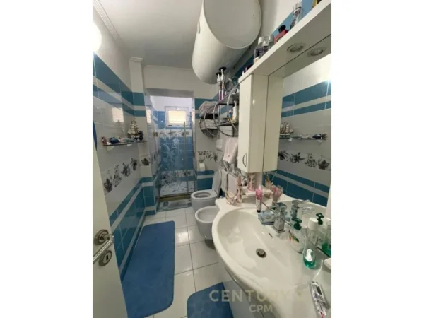 Tirane, shitet apartament 1+1 Kati 2, 50 m² 100.000 € (xhamlliku)