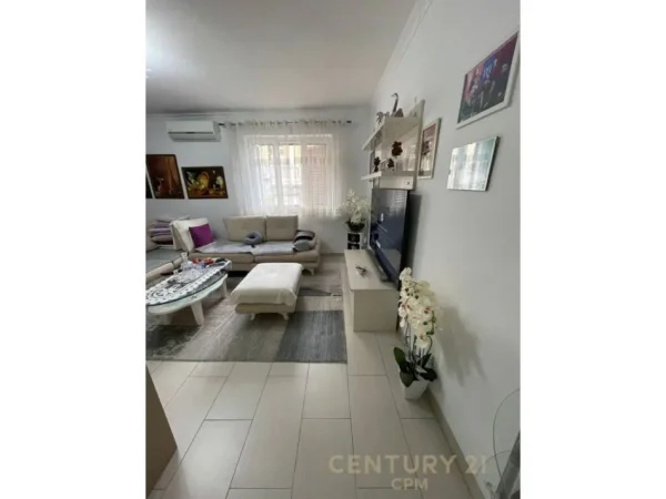 Tirane, shitet apartament 1+1 Kati 2, 50 m² 100.000 € (xhamlliku)