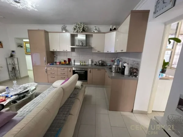 Tirane, shitet apartament 1+1 Kati 2, 50 m² 100.000 € (xhamlliku)