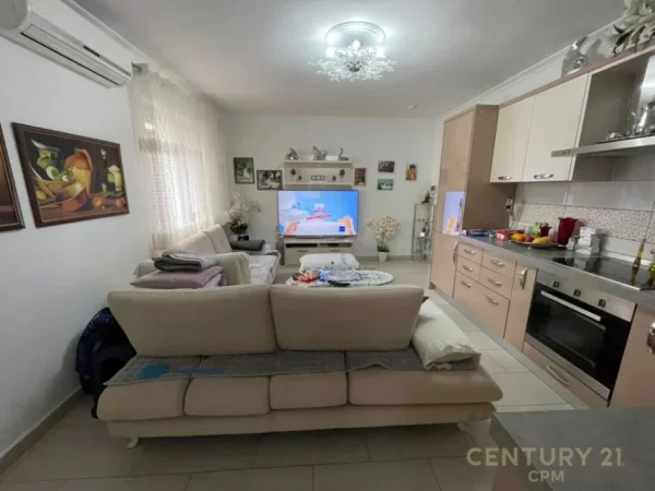 Tirane, shitet apartament 1+1 Kati 2, 50 m² 100.000 € (xhamlliku)