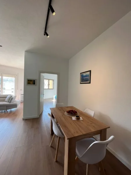 !DHENE!Durres, jepet me qera apartament 1+1+Ballkon Kati 6, 85 m² 400 €