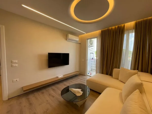 Tirane, jepet me qera apartament 1+1+Ballkon Kati 6, 65 m² 500 € (Yzberisht)