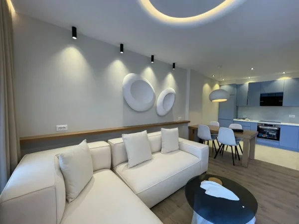 Tirane, jepet me qera apartament 1+1+Ballkon Kati 4, 67 m² 500 € (Yzberisht)